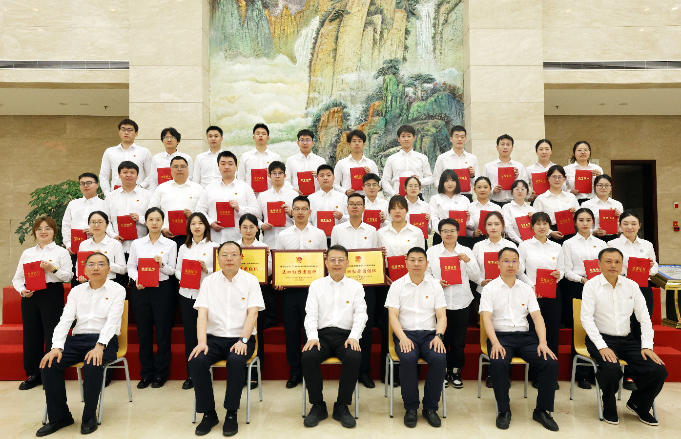 公司召开纪念五四运动107周年表彰大会